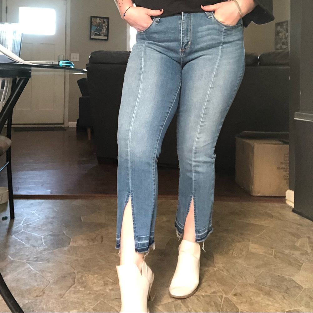 Universal Threads Split Bell Jeans Size 14